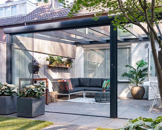 Verano Ledro glazen terras overkapping aan huis glazen schuifwand waterdichte zonwering