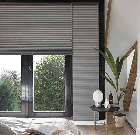 Luxaflex Duette Shades zonwerende en verduisterende plissé gordijnen op maat slaapkamer