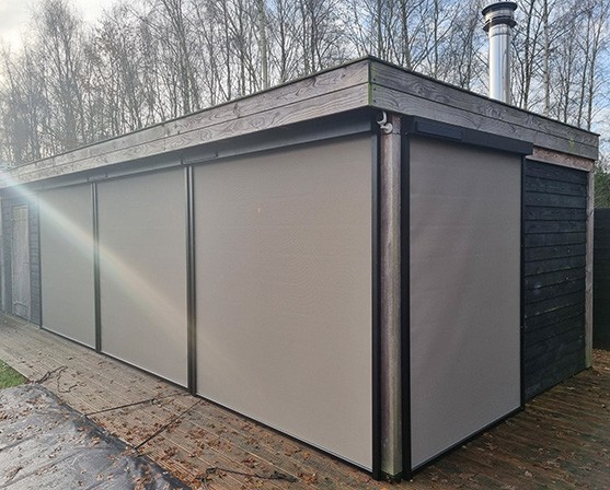 Houten overkapping dichtmaken met screens voorbeeld veranda afsluiten