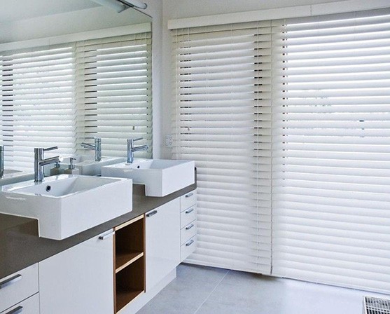 Badkamer jaloezie PVC houtlook jaloezieën waterbestendig