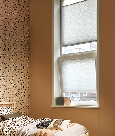 kantelraam Luxaflex Duette Shades plissgordijnen kiepraam raambekleding draaikiepraam verduisterend slaapkamer raamdecoratie